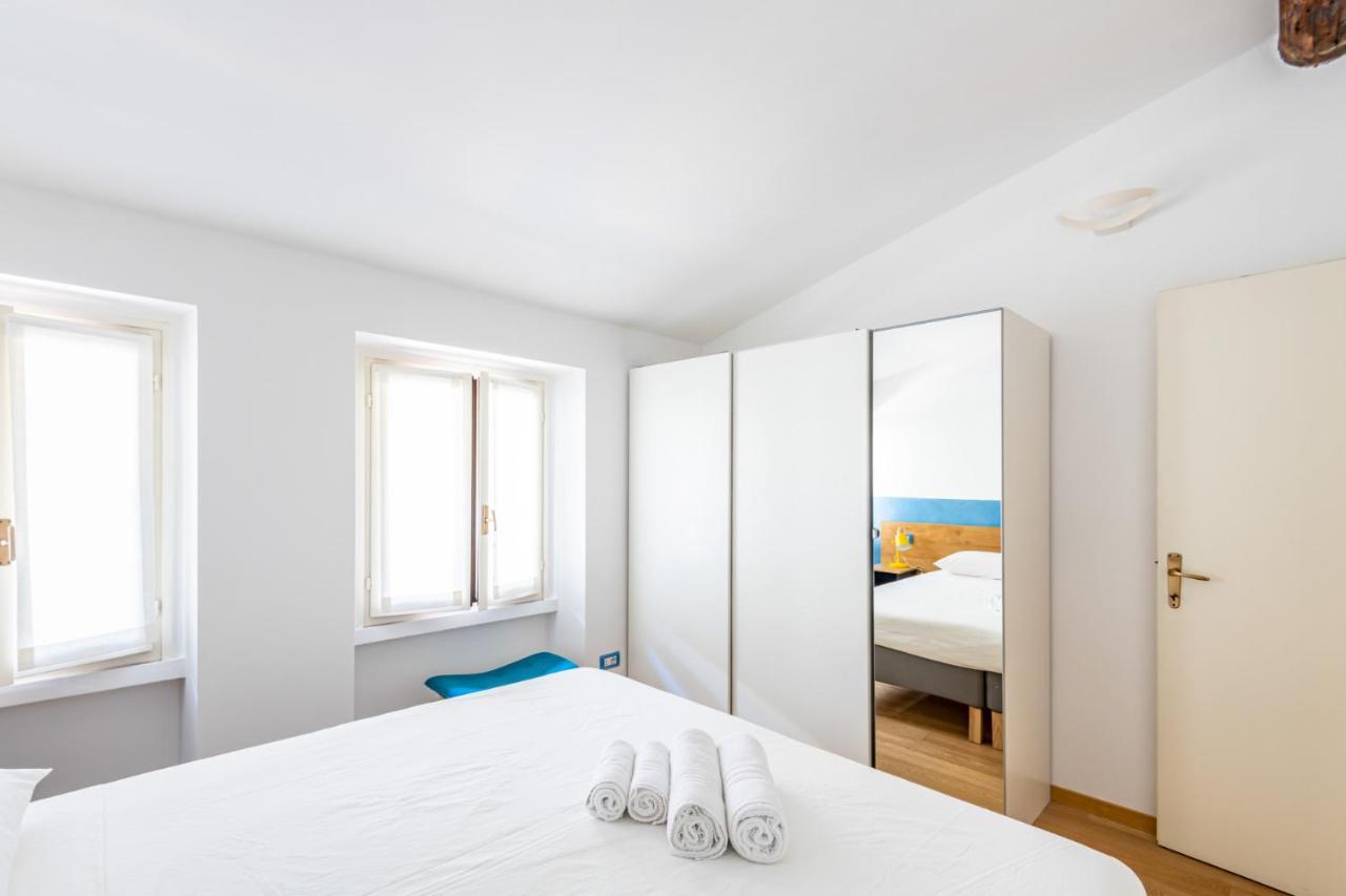 Easylife - Romantico Appartamento Sulla Darsena Милан Экстерьер фото