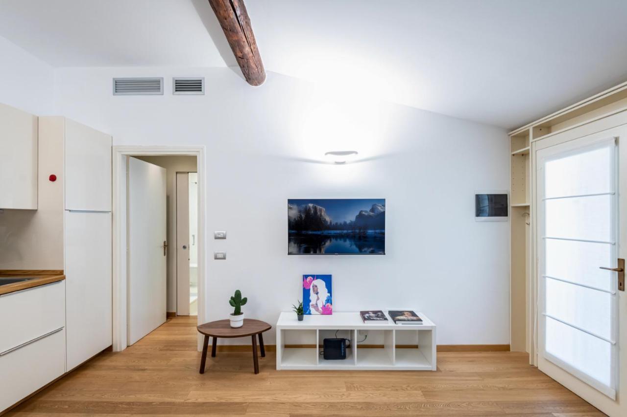 Easylife - Romantico Appartamento Sulla Darsena Милан Экстерьер фото
